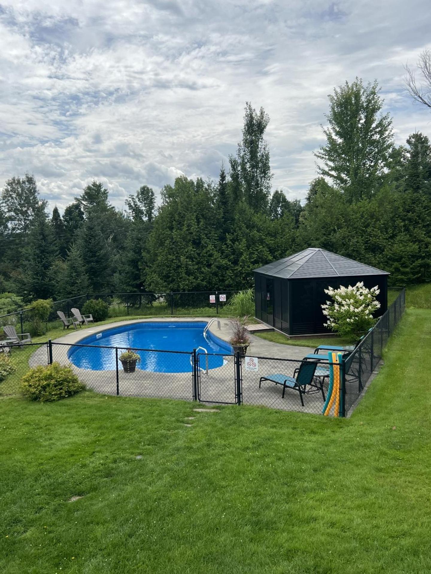 Aux Deux Peres Bed & Breakfast Magog